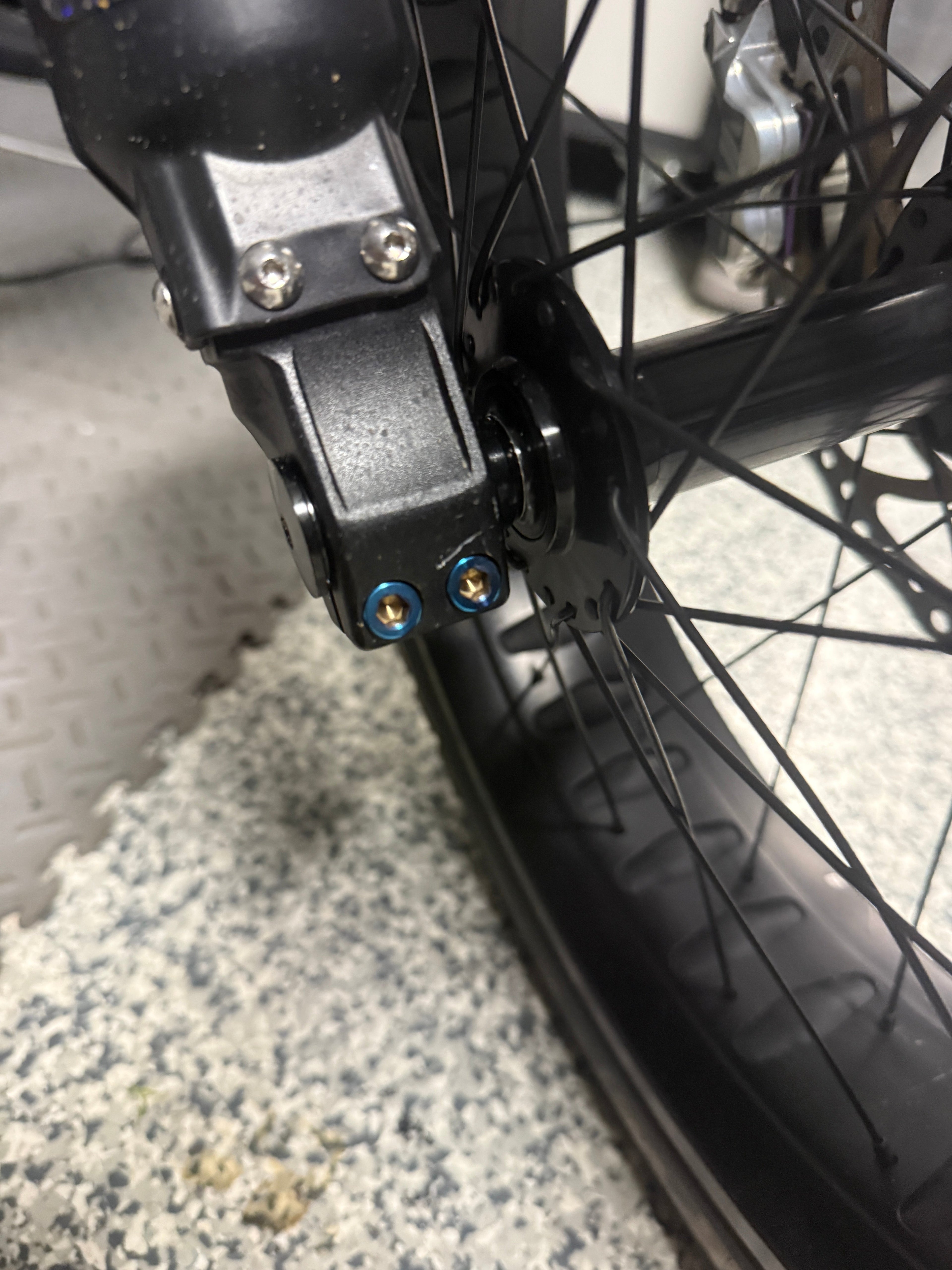 Super 73 titanium front wheel pinch